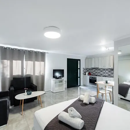 Elichrison Apartment