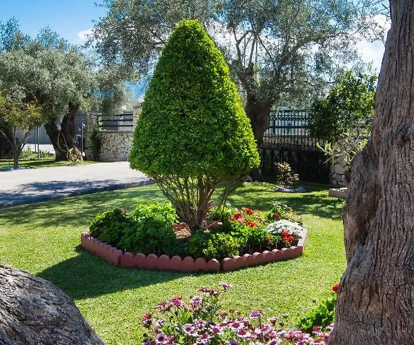 Apartament Elichrison *